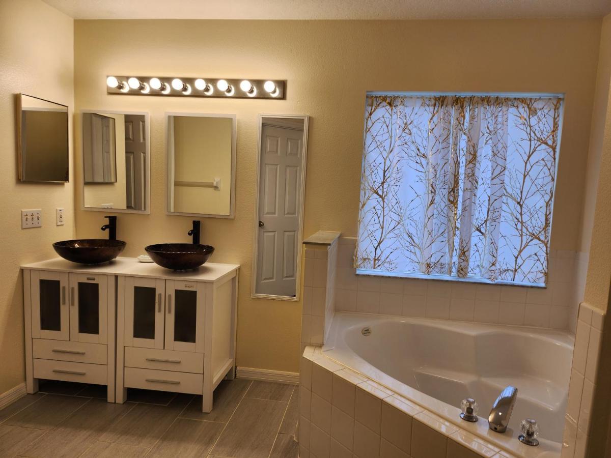 Fully Renovated, Quiet, Spacious Disney Themed Pool Home With Office 키시미 외부 사진